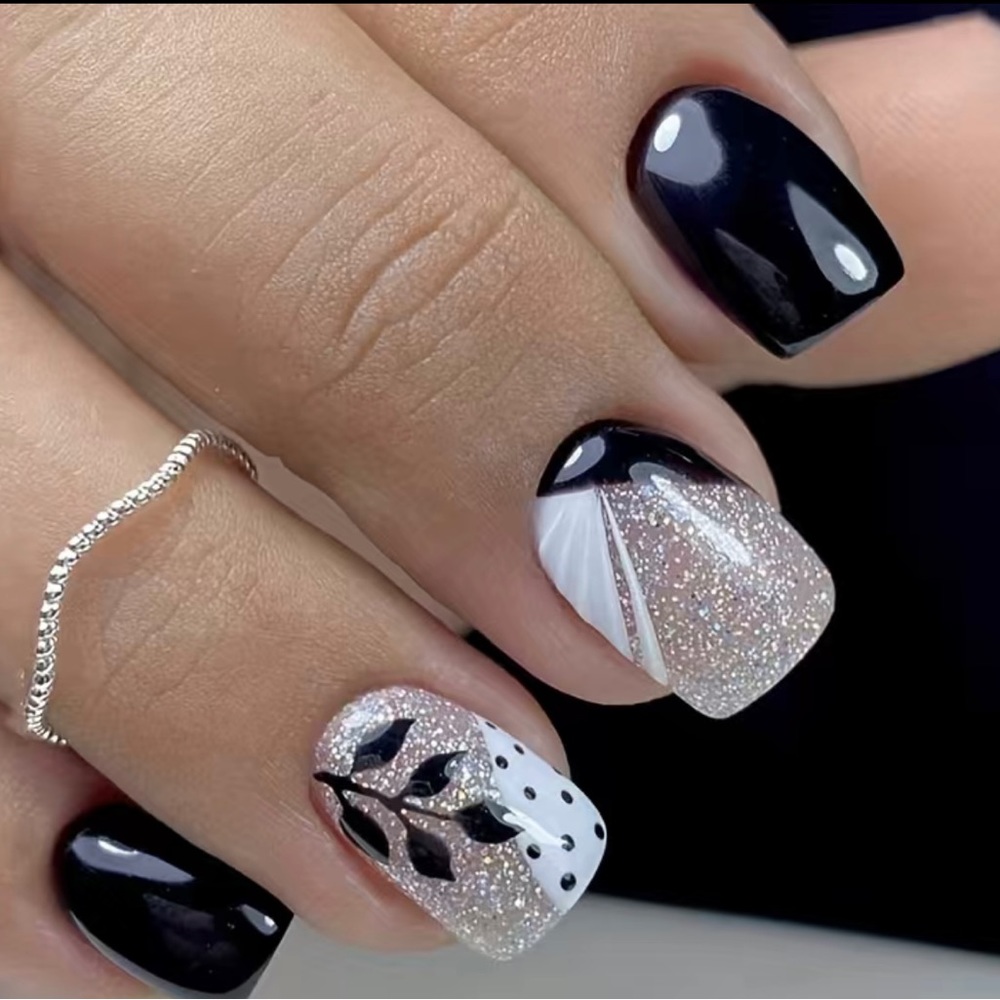 New 24 pc Black and White Press on Nails